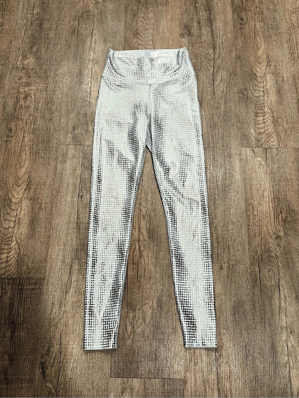Peloton Show Up Silver Foil Leggings Gray